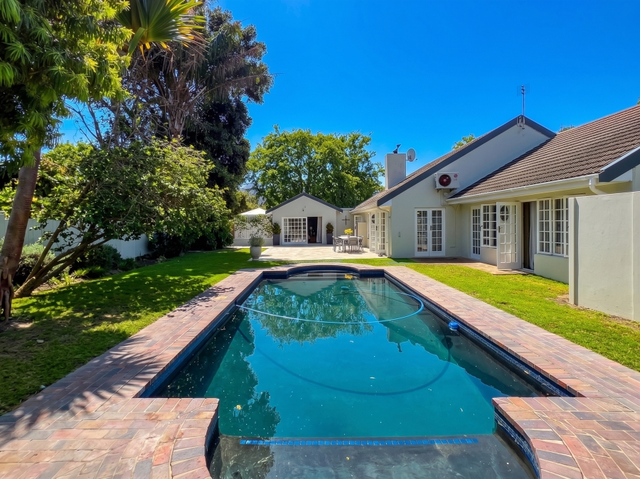 4 Bedroom Property for Sale in Constantia Western Cape